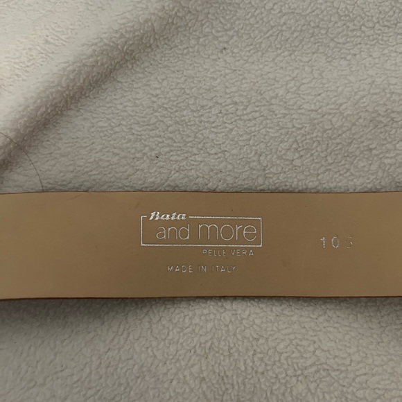 Brown Leather Flower Belt - Picture 3 of 5